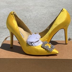 Beautiful yellow shoes